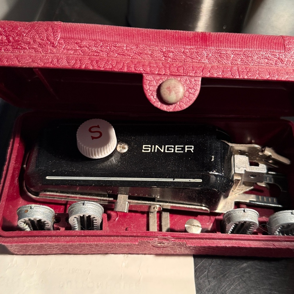 Vintage Singer Buttonholer with Red Case - Picture 2 of 5